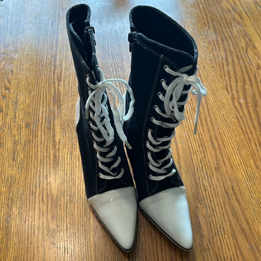 EUC Funtasma canvas boots. 7.5